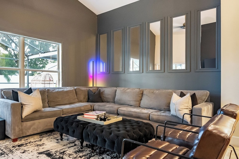 Bright Queen BR + Pool Retreat Near Disney