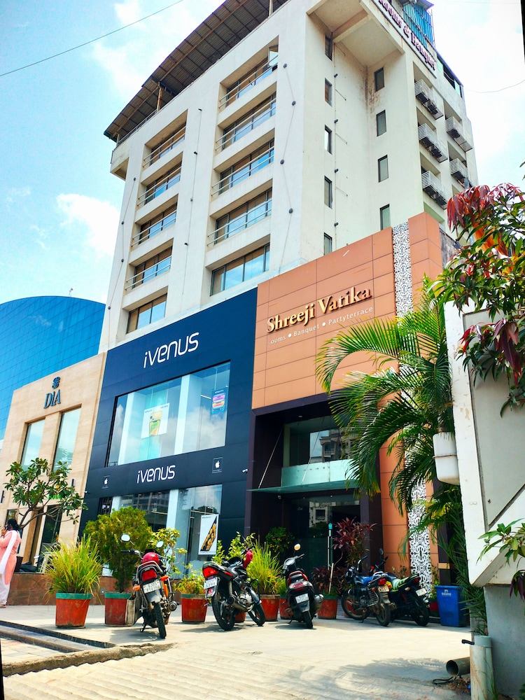 Hotel Shreeji Vatika-Airport Road