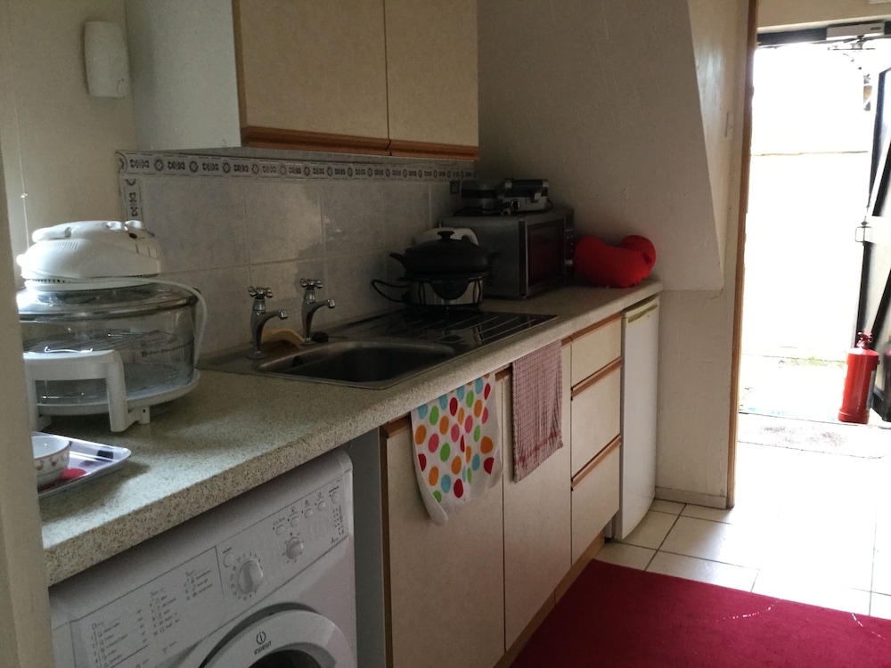 Stunning 1-bed Cottage in Ashford William Harvey view 3