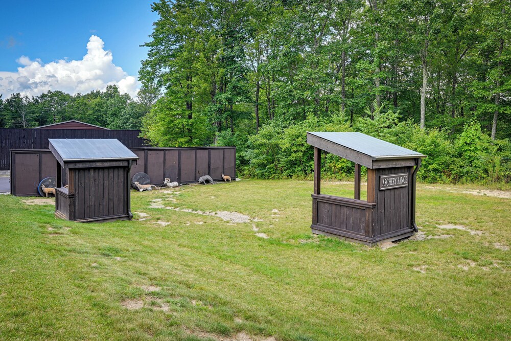 Sip on Deck & Enjoy Views! Mtn Lodge in Glenville
