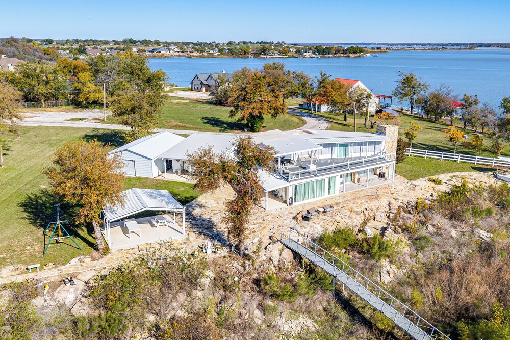 Lakefront Runaway Bay Retreat w/ Private Dock