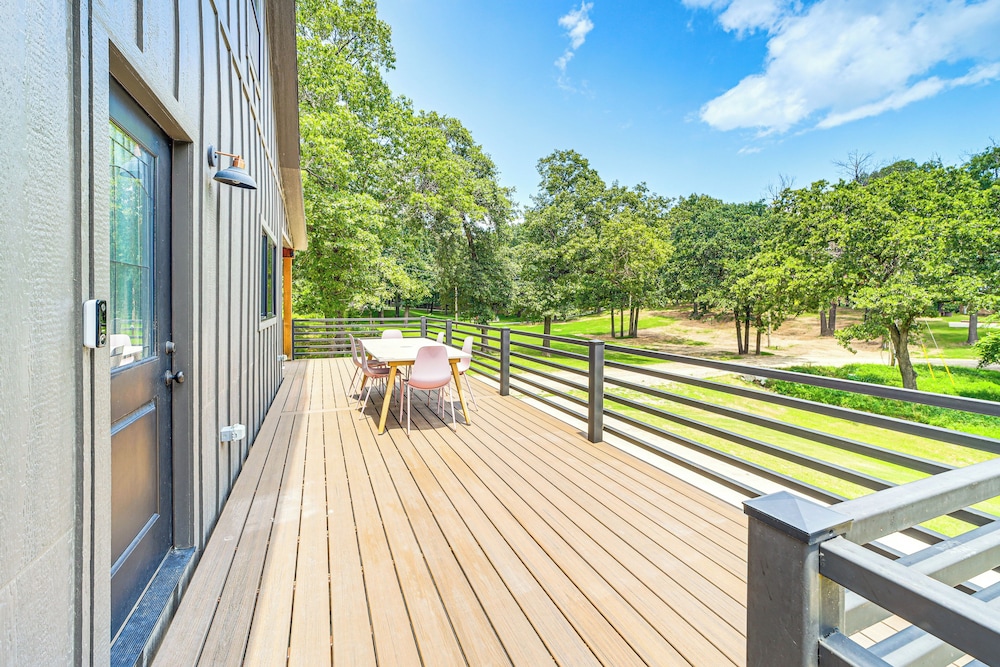 Family Fun! Lake Eufaula Home w/ Wraparound Deck