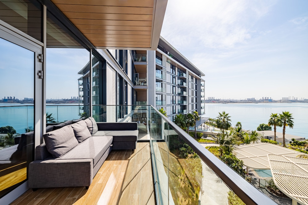 DHH Bluewater Island Building 2 Sea View