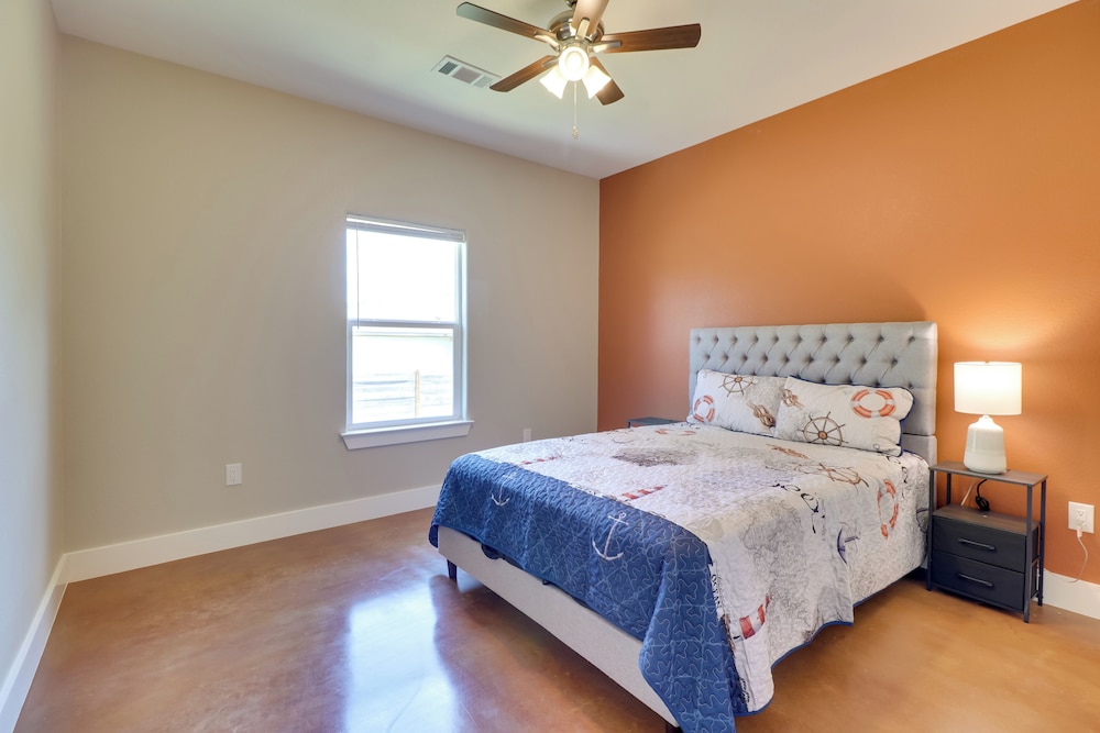 1 Mi to Lake Lbj: Peaceful Home w/ Patio & Yard!
