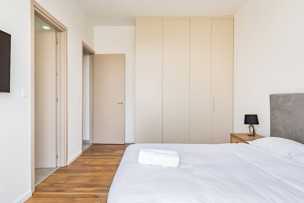 YAMAS Urban Living Platinum 77 Apartments