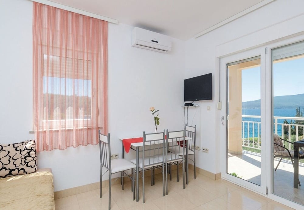 Ljuba - in Center & Close to the Beach - A4 view 3