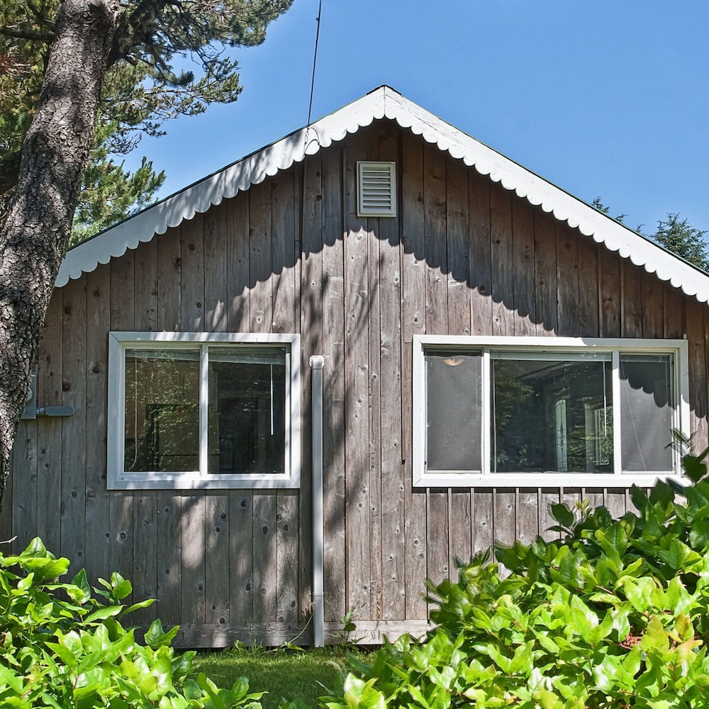 Ten Pines Cottage in Hoquiam