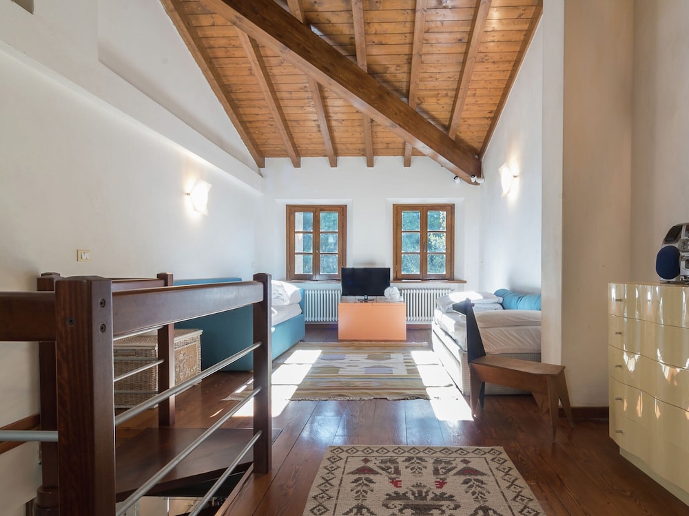 Mansion in Pescaglia Near Tuscan Coast view 2