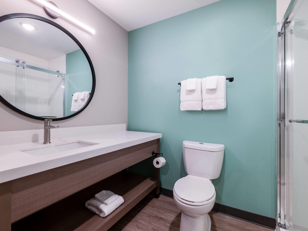 Echo Suites Sterling