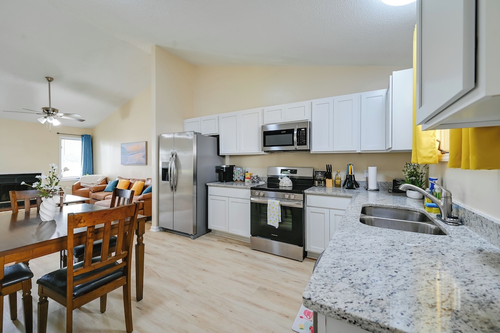 Greenville Getaway: Close to Campus + Stadium!