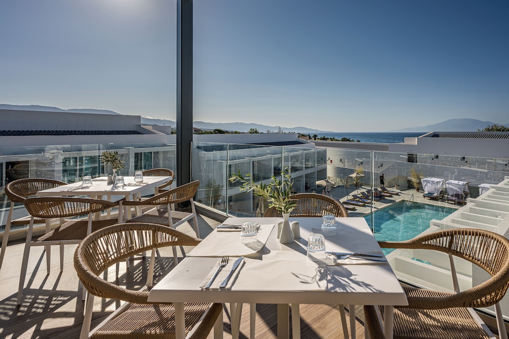 Mirage Bleu Hotel 38