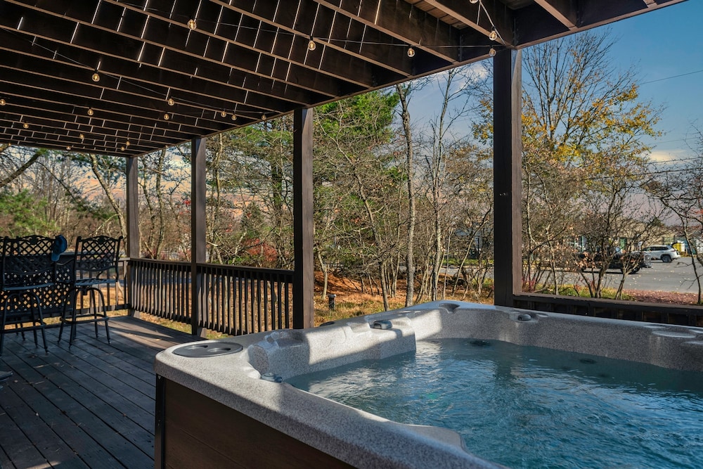 Lake View Chalet by Avantstay Lake Access Deck
