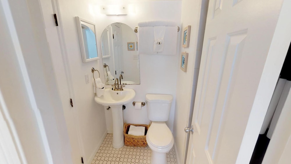 1603 Lovell Avenue Manor by Tybee Vacation Rentals