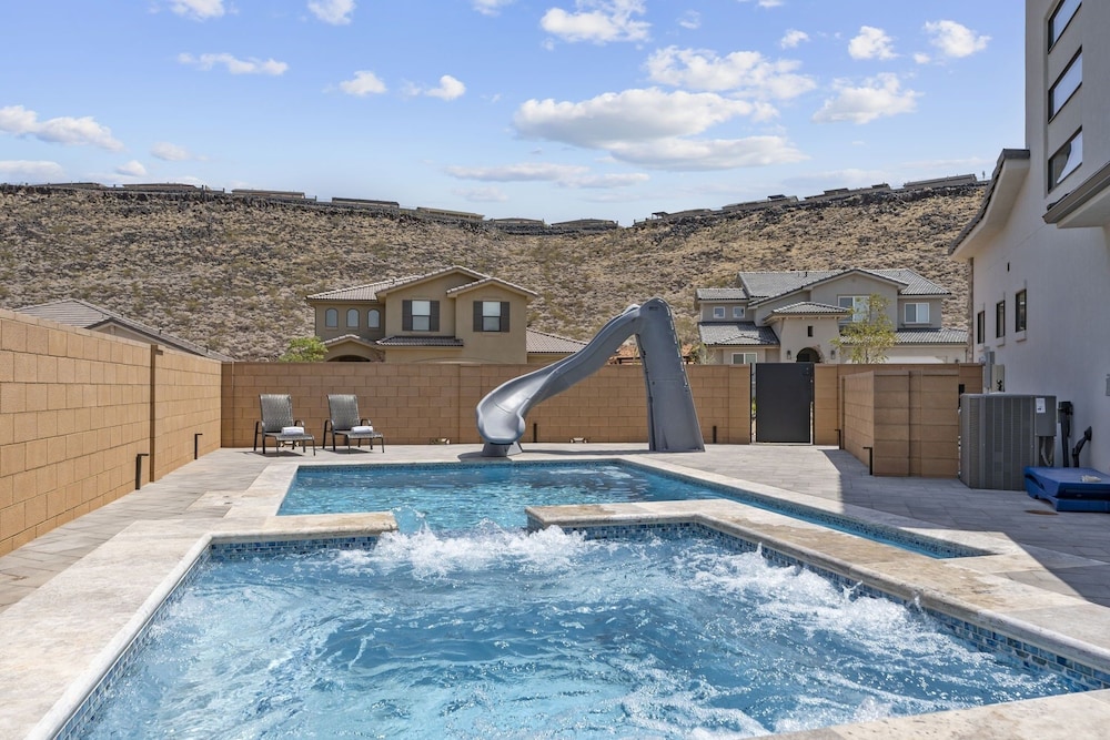 The Splash Yard 5 Bedroom Home