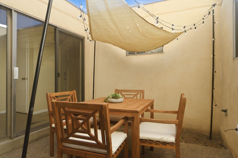 Albuquerque Escape Hot Tub + Atrium 4 Bedroom Home