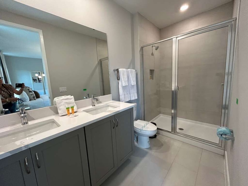 Modern 3Bd End Unit With Garage Water View 7904