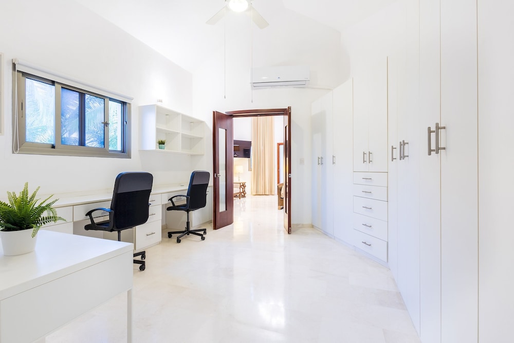 Villa Desiree 5BR Cocotal Luxury Villa Pool Maid