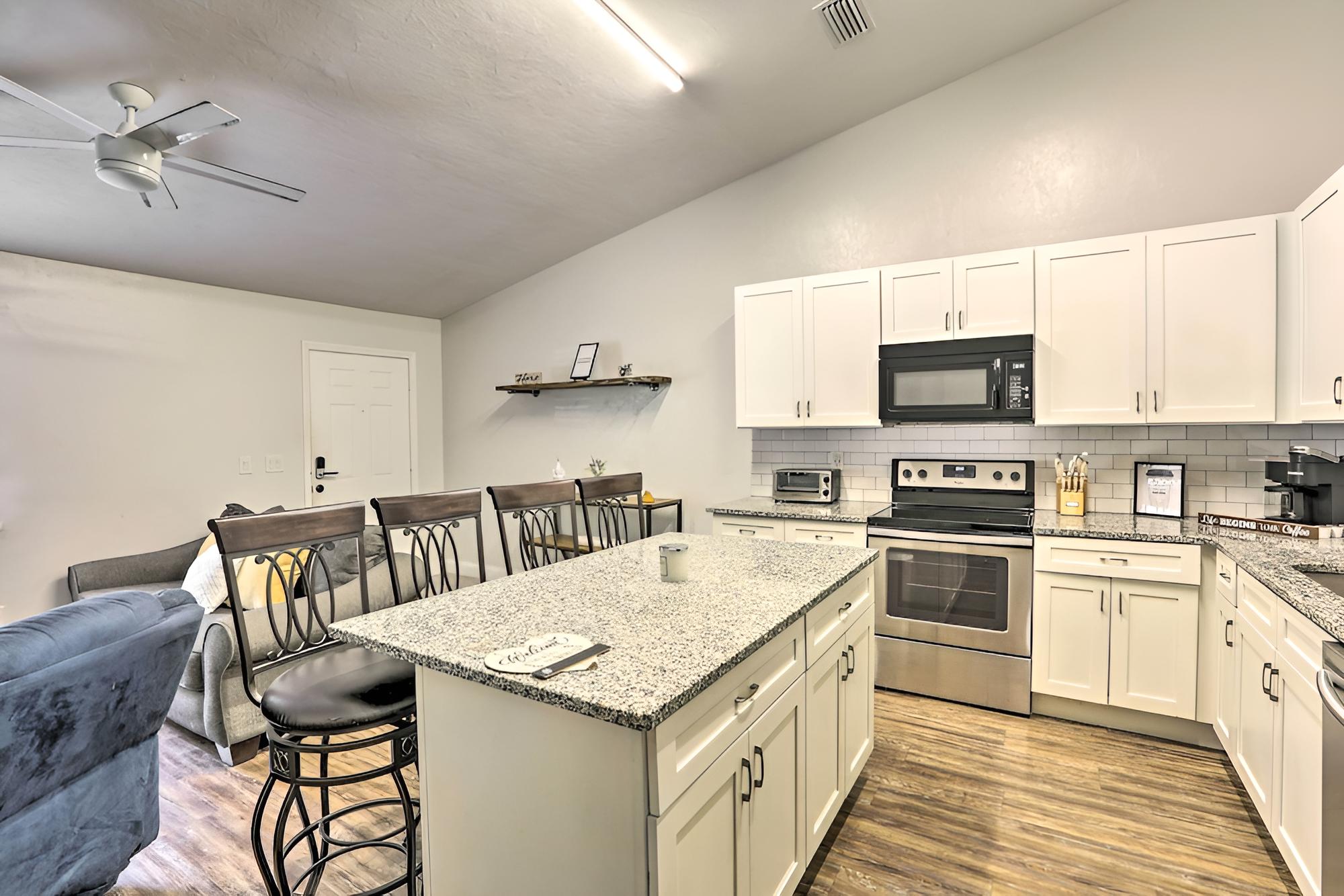 Quaint Tallahassee Townhome ~ 2 Mi to Fsu! view 5