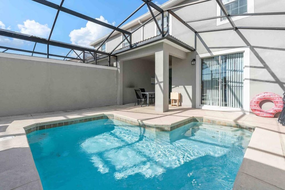 Super Dope- FUN Electric Home W Pool Amenities