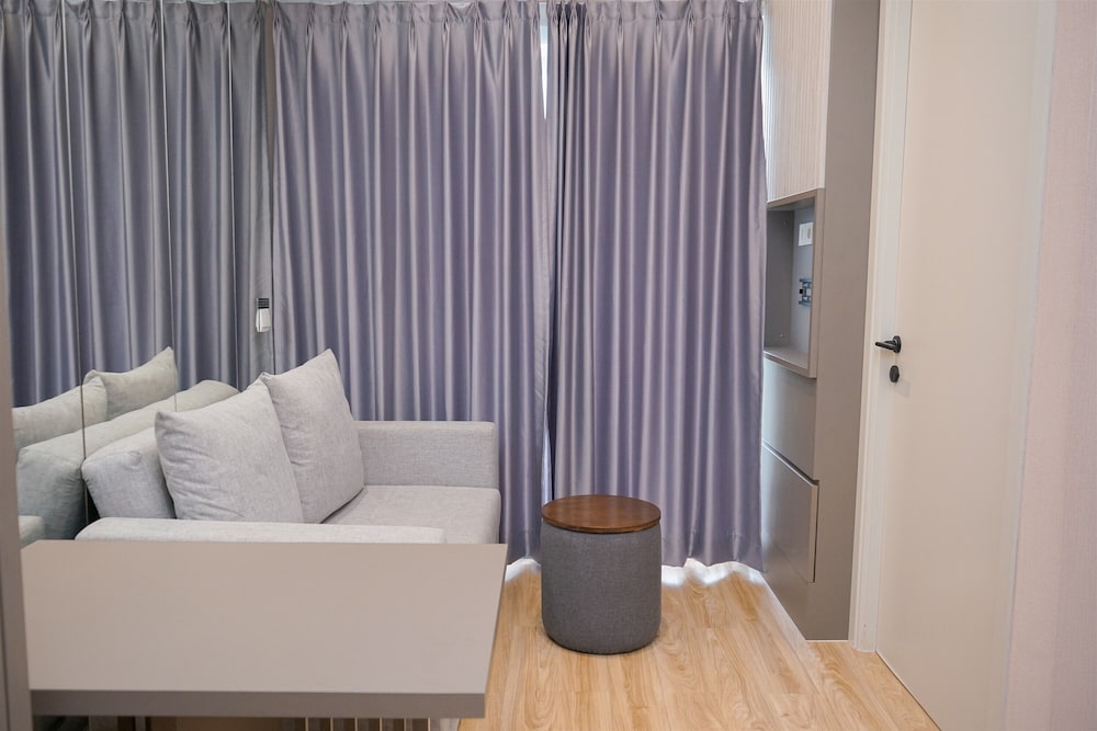 Nice and Cozy 2BR at Parkland Avenue Apartment