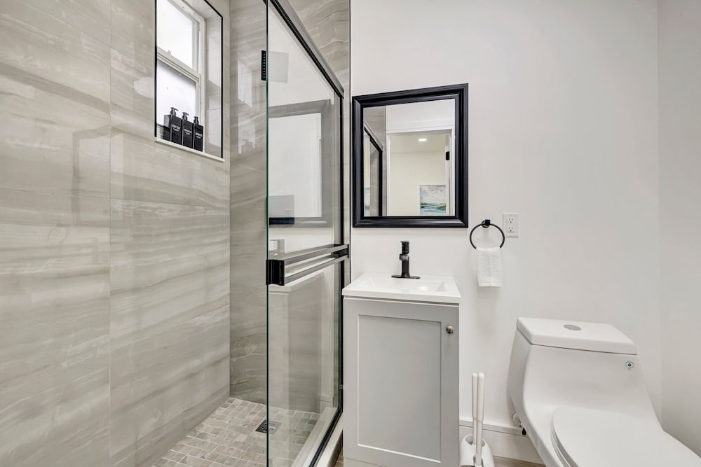 Studio off Las Olas- Steps to the Beach