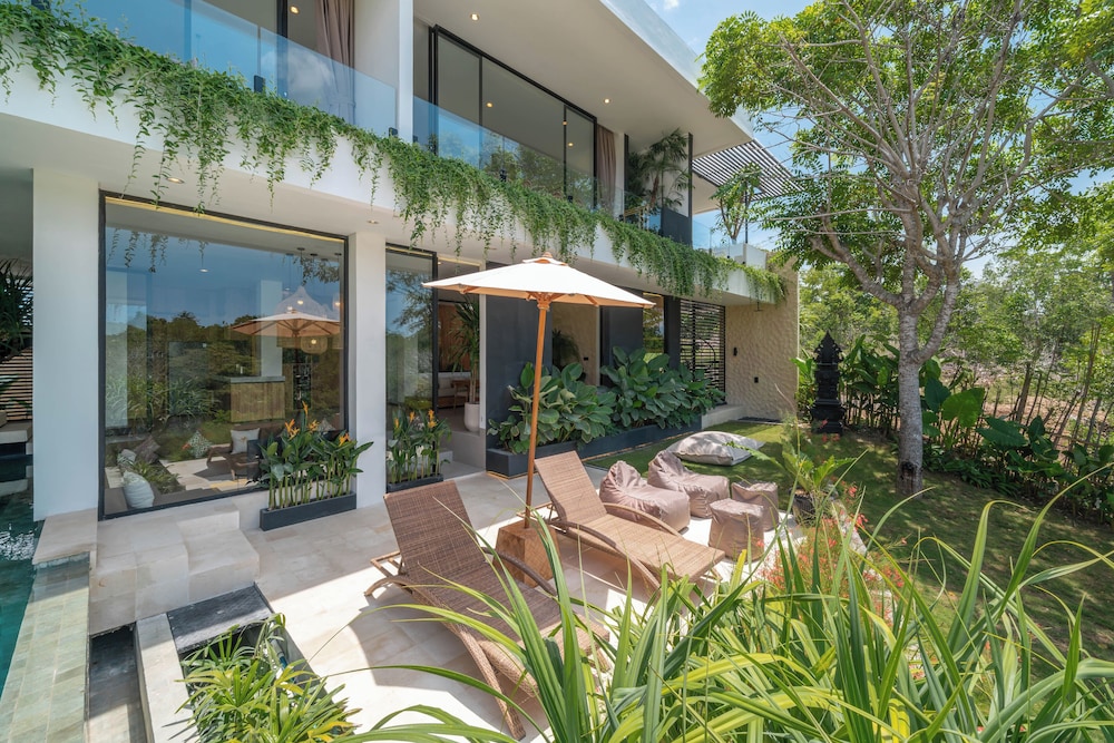 The Luminous Villa Uluwatu