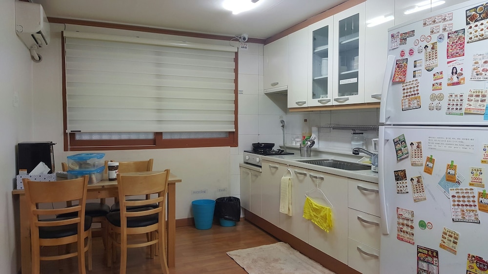 Happy Tree Guesthouse - Hostel