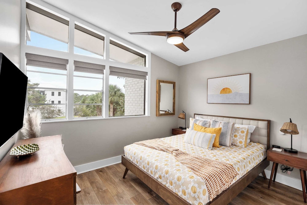 30A Florida Flashback by Avantstay Private Pool, Golf Cart, 3 Mins to Beach!