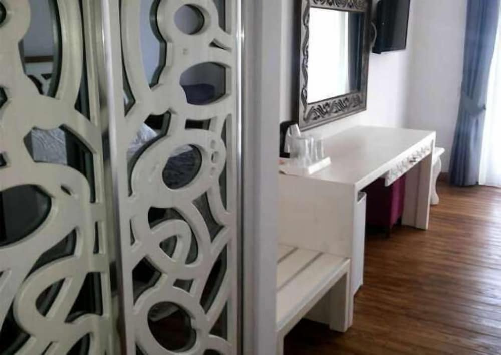 Meggs Bodrum Beach Otel - Image 8