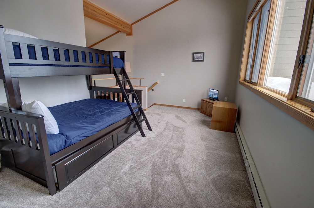 Pines 2169
