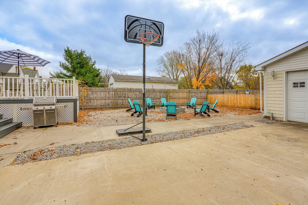 Walk to Beach: Home w/ Pool in Vermilion