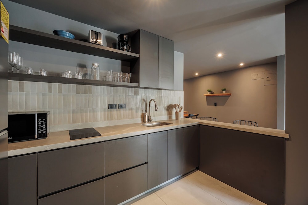 10th Street 3 Bedroom Jacuzzi & Billiard
