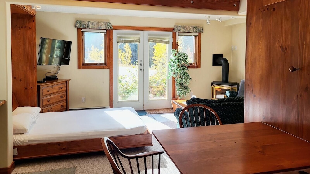 Sun Peaks Vacations - Timberline Village 46 4 Bedroom Home - Property Image 24