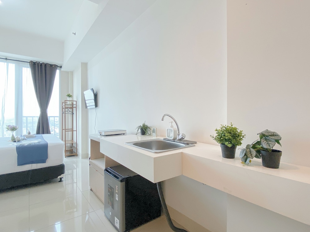 Minimalist Comfy Studio Apartment At Tree Park City Bsd