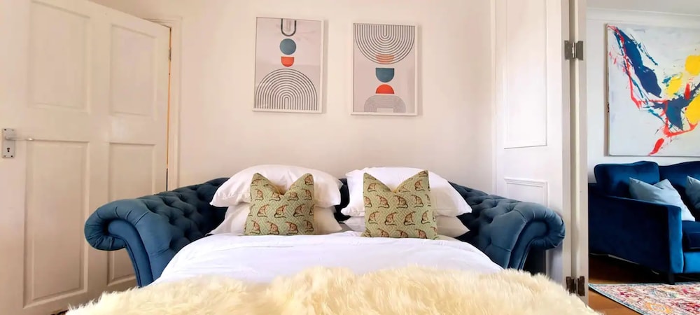 Stylish 3 Bedroom Townhouse in Brockley With Large Garden