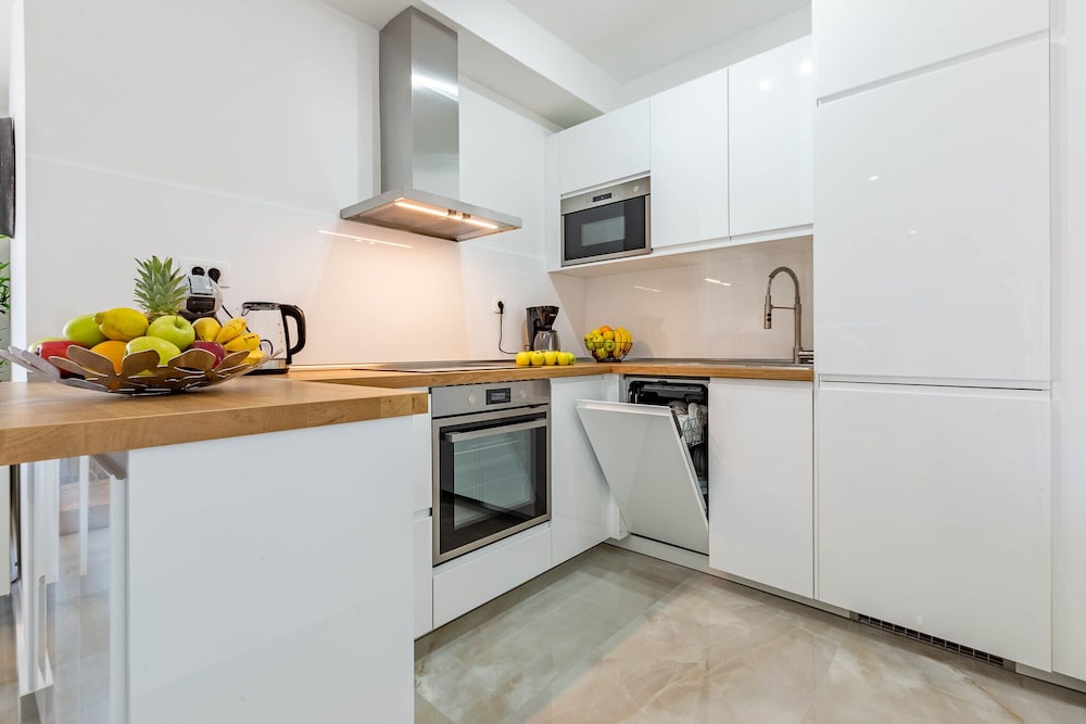 Exquisite Prestige Luxury Apartments With Shared Pool