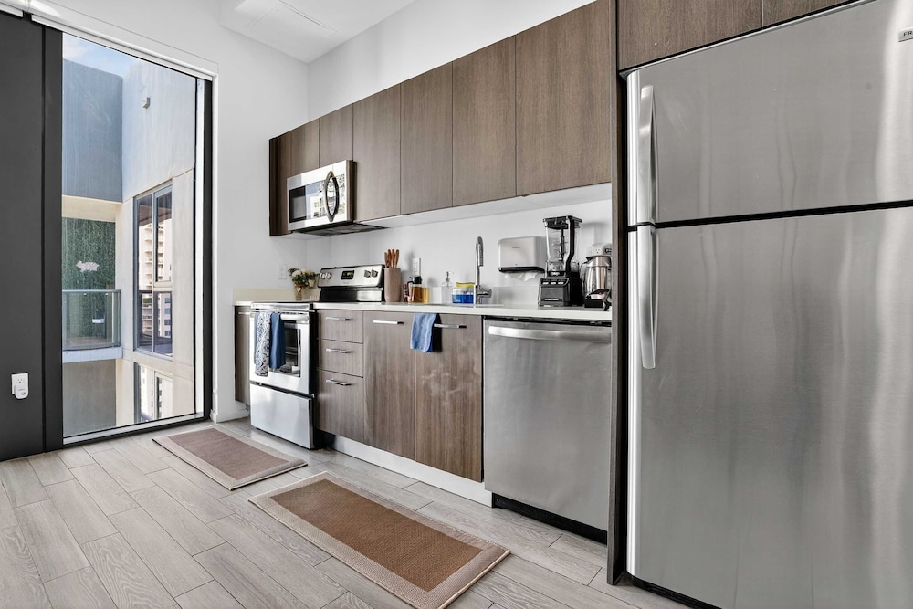CBD Luxepad Penthouse Studio 1 King Bed Gorgeous Bay Views Pool Hottub Gym Restaurants