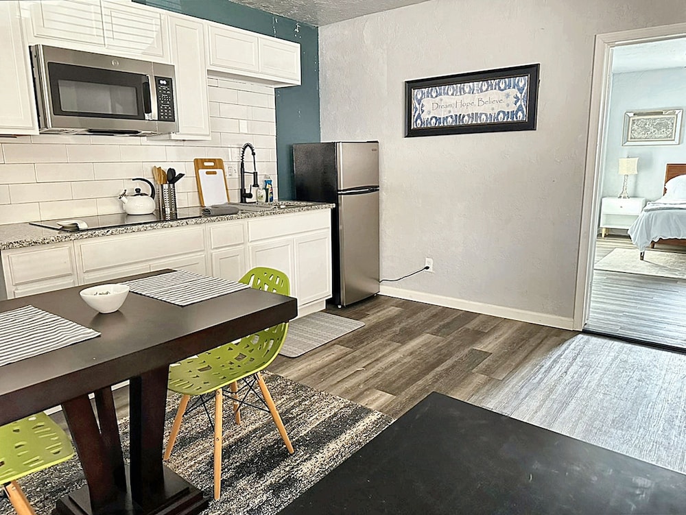 Modern 1B Studio Oasis Plaza District Access 32C