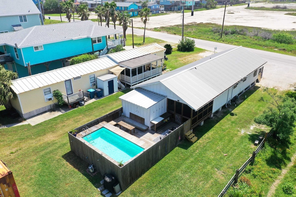 Simpatico by Avantstay Pool, Near Birding Center