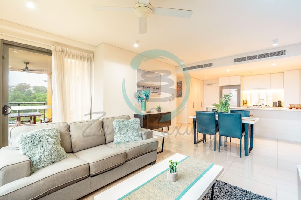 Waterfront Retreat Ocean Views Pool Balcony - Image 4