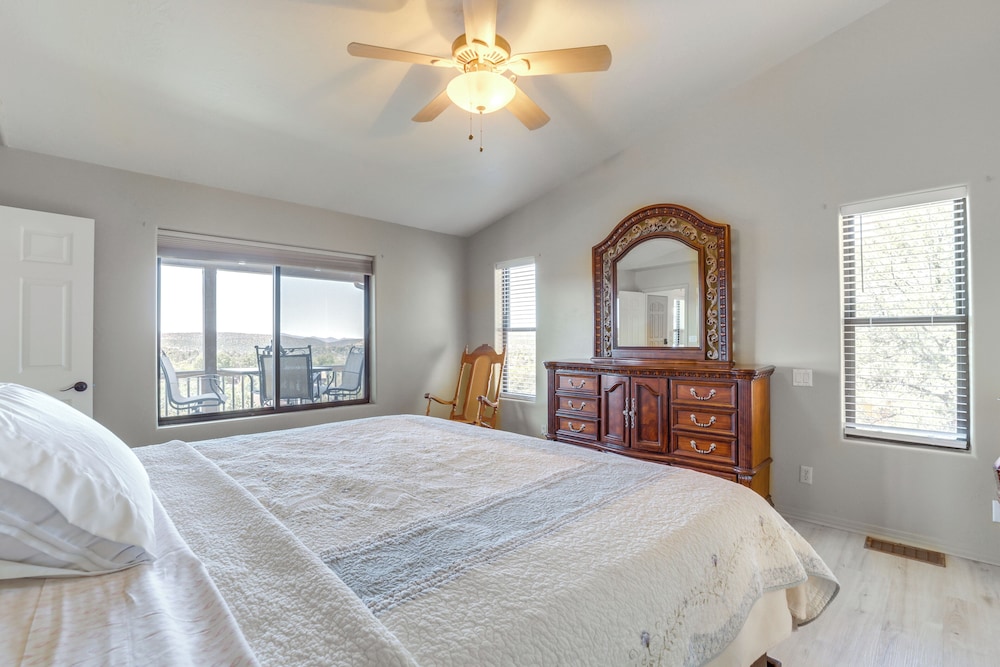 Stunning Mountain Views: Peaceful Payson Retreat!