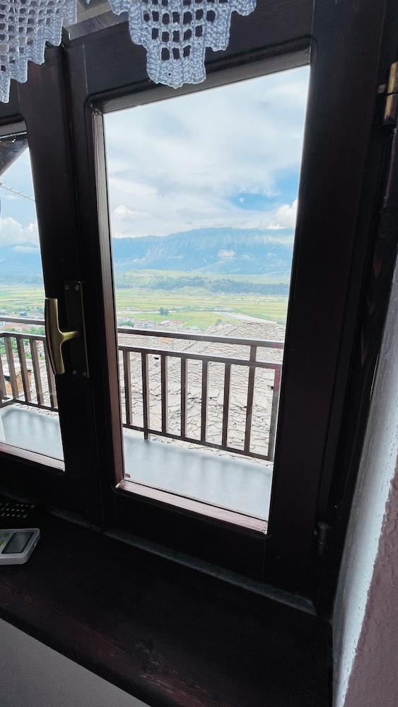 Denishouse-private Rooms Guesthouse Gjirokastra