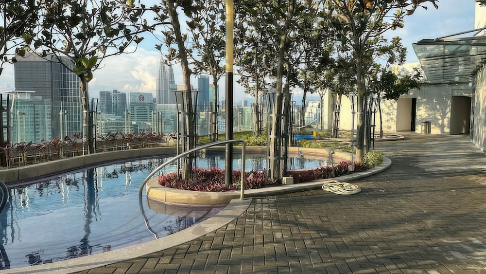 The Robertson Residences Free Gym & Pool
