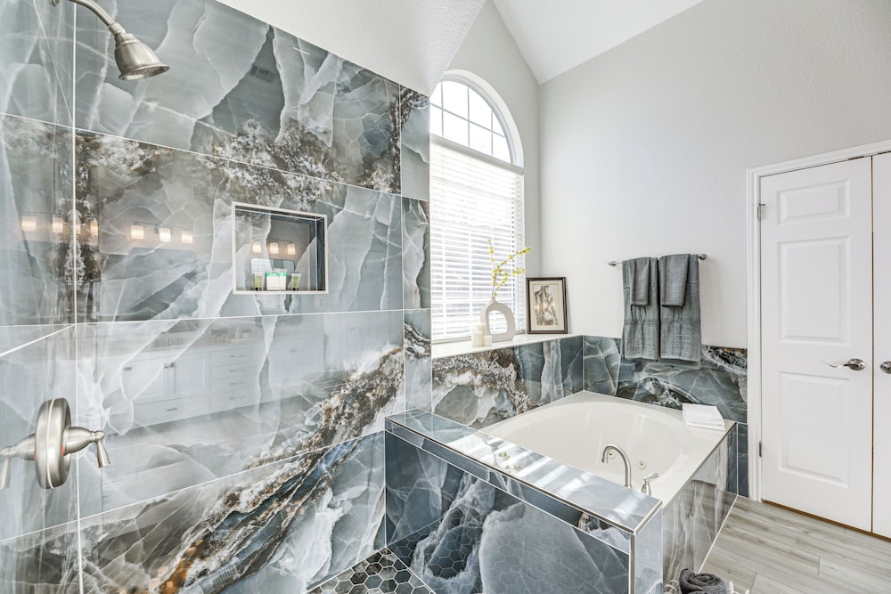 9 Mi to The Domain: Spacious Pflugerville Haven!