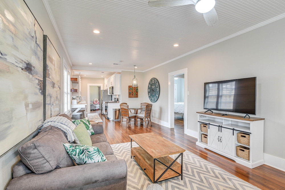 4 Mi to Moody Gardens: Galveston Home w/ Grill