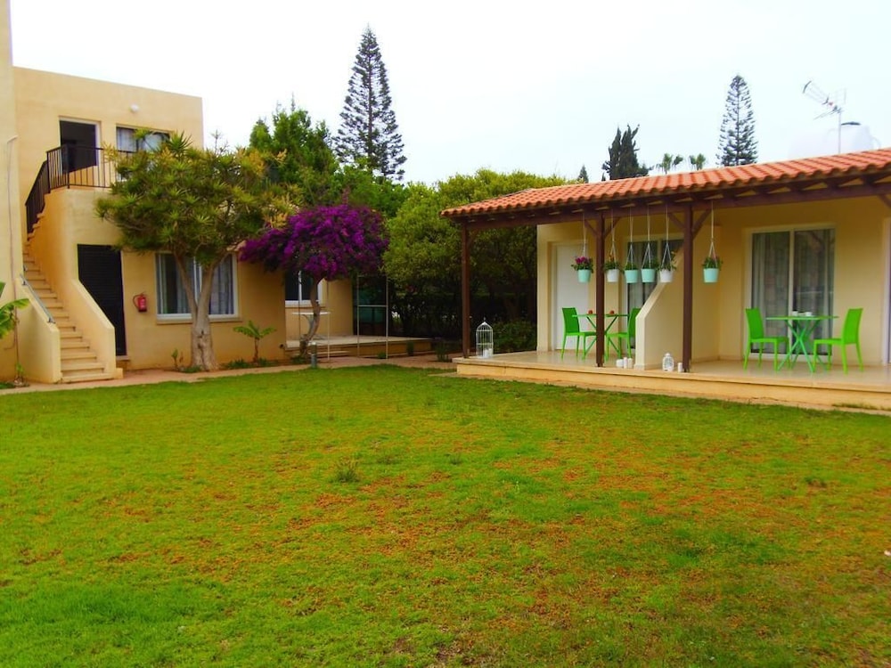 Light & Blue Gardens Apartments