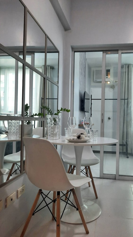 Relax in Style With Fast Wifi & Netflix