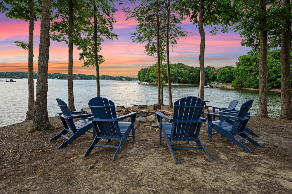 Paradise Pointe by Avantstay Lakefront Views Playset