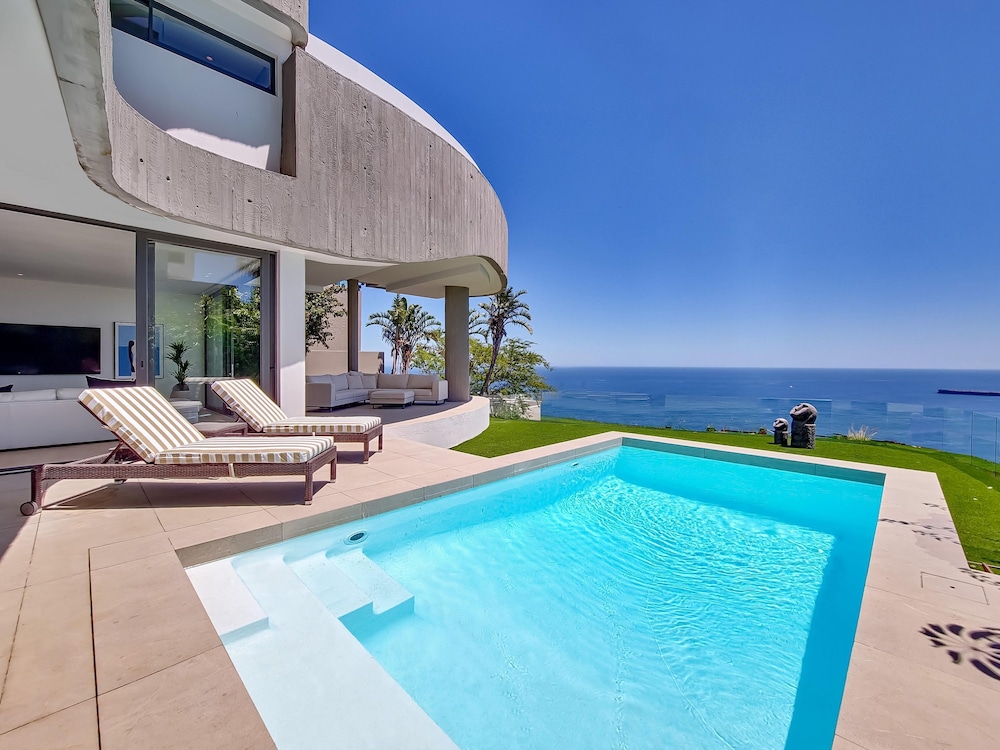 Ocean Villa - Ultra Luxury Villa in Bantry Bay