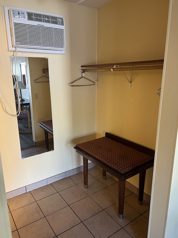 All Star Inn & Suites